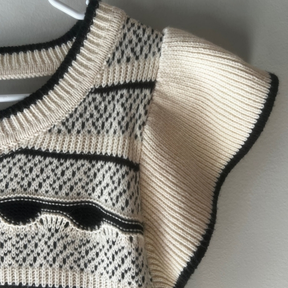 Andree by unit The Indie Black and Cream ruffle blouse - Picture 5 of 7